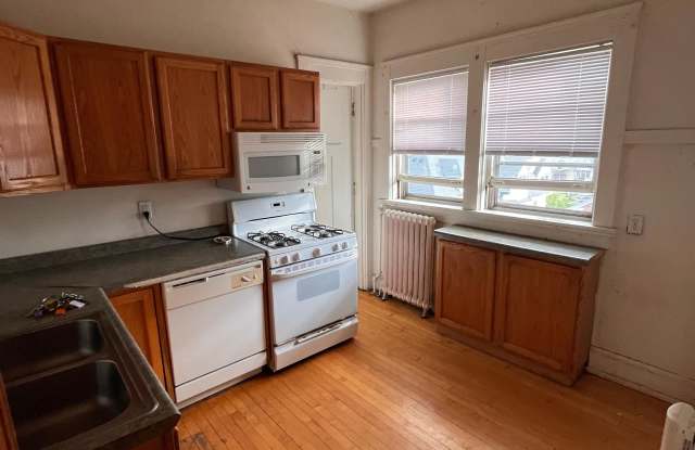 111 E Gorham - Unit 3 Gallery 1
