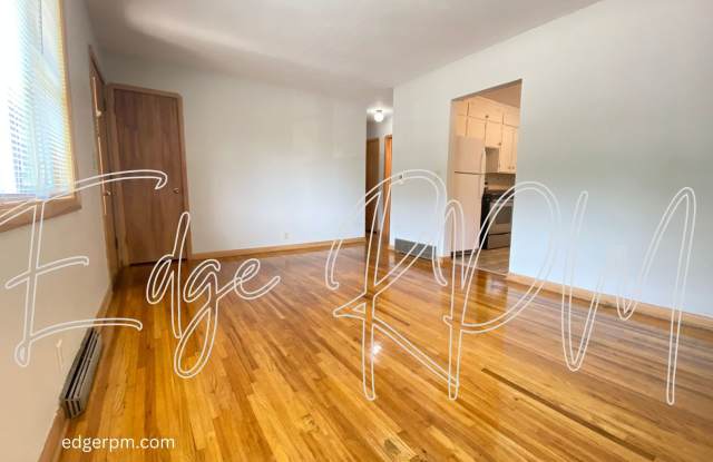 3 BEDROOM 2 BATH DUPLEX Short Term Leasing! Gallery 2
