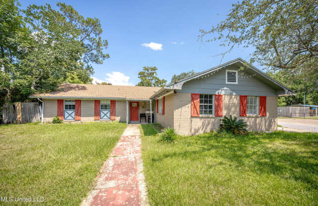 1300 Chalmette Avenue photos photos