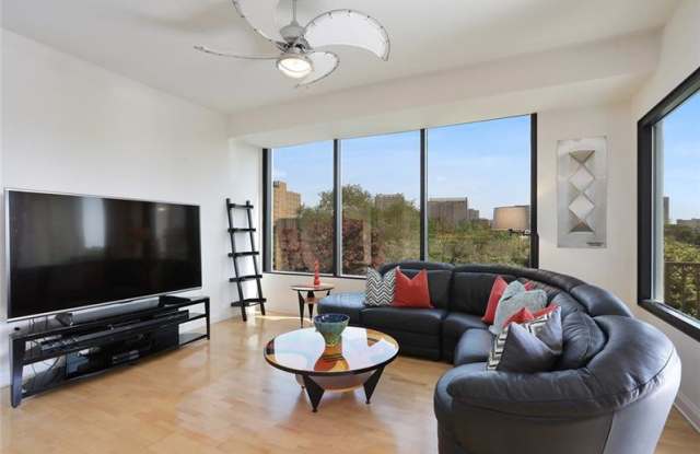 2828 Peachtree Road NW Gallery 3