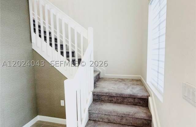 663 SE 13th St Cir Gallery 3