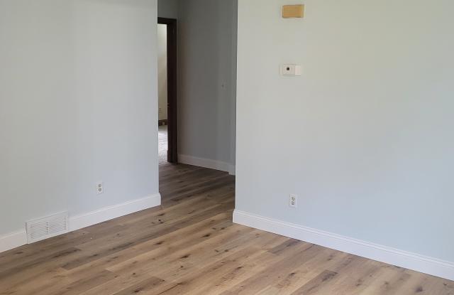 138 Vennum Avenue Gallery 1