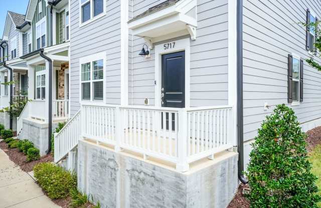 Three Bedroom End Unit Home! Gallery 3