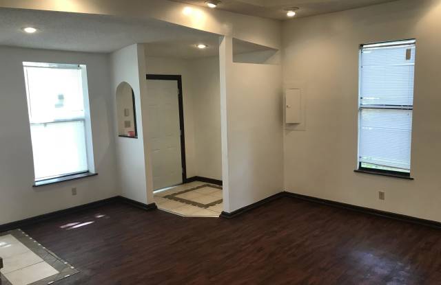 1815 W 11th St. Gallery 4