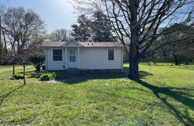 Super cute doll house on an acre lot! photos photos
