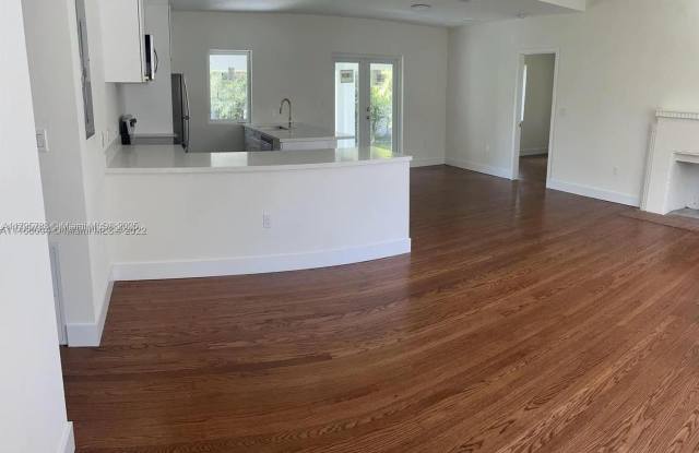 2250 SW 21st St photos photos