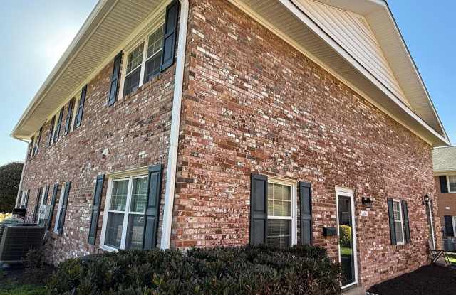 8766 WALUTES Circle Gallery 1
