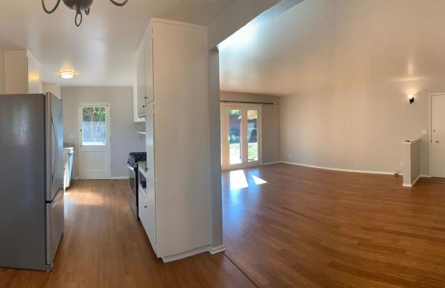 Charming Updated 3 Bedroom / 2 Bath Goleta Home - Dog Friendly! Gallery 4