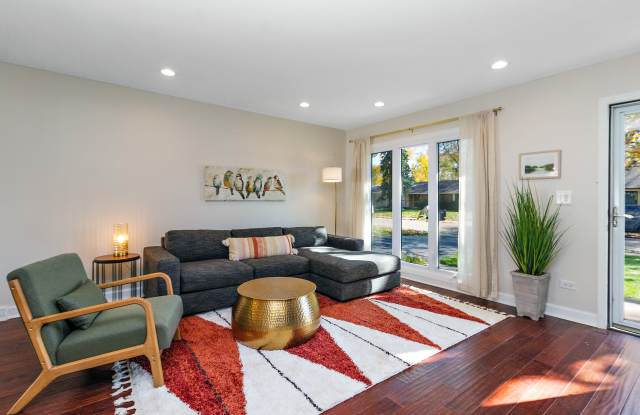 10240 Hawthorne Dr Gallery 3