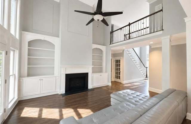 340 Nell Court Gallery 2