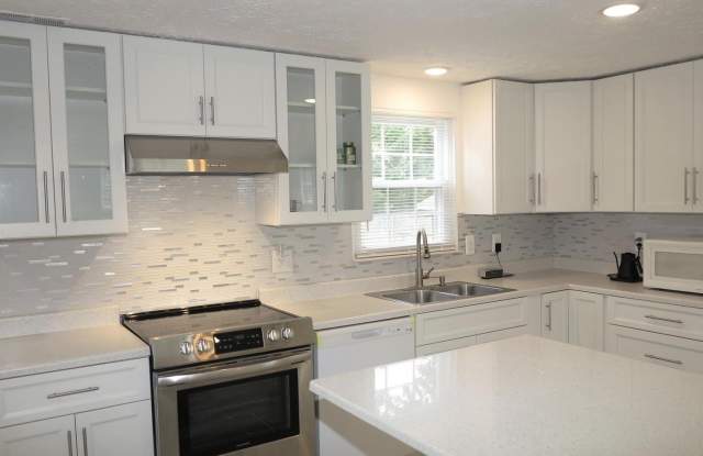 8406 WOODFORD CT Gallery 2
