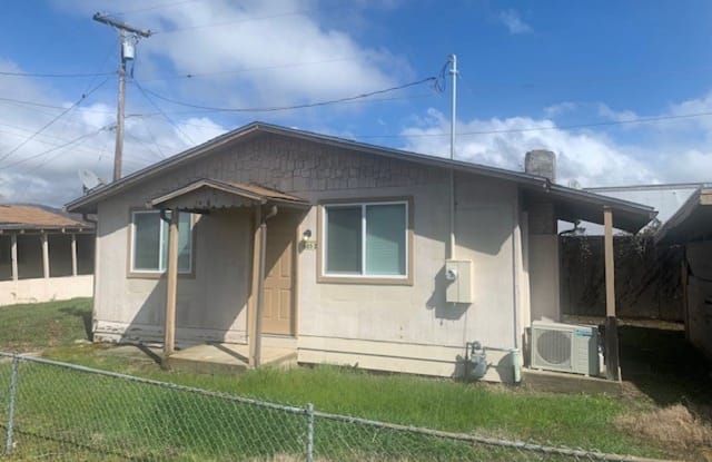 1685 Redwood Ave Unit B - 1685 Redwood Avenue, Grants Pass, OR 97527