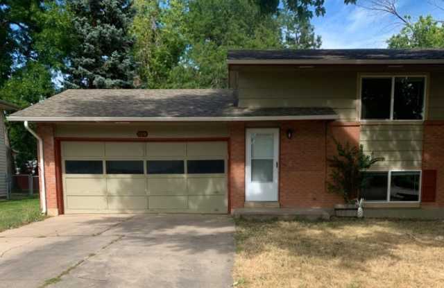 Mid-Town Single Family Home w/ Spacious Fenced Yard photos photos Mid-Town Single Family Home w/ Spacious Fenced Yard photos photos