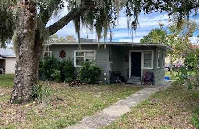 514 N SINCLAIR AVENUE - 514 North Sinclair Avenue, Tavares, FL 32778