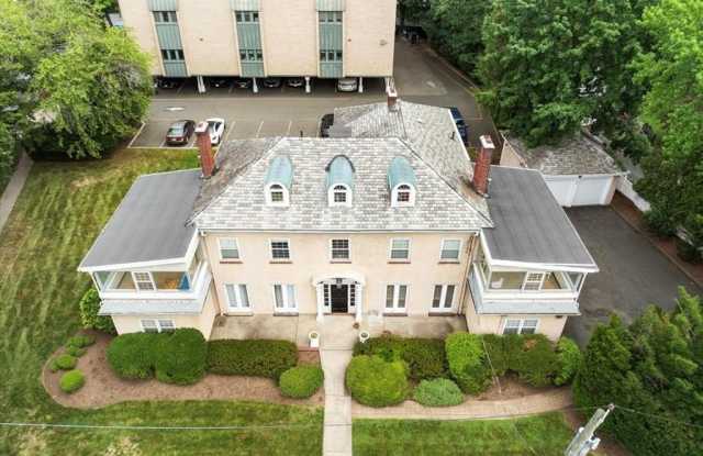 61 Glenwood Road Gallery 3