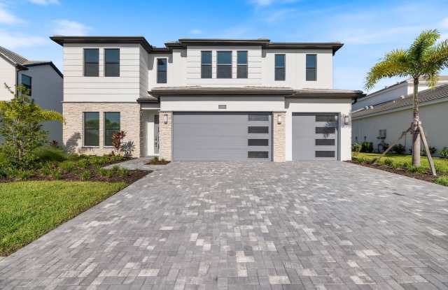 Brand New spacious 4bd/3.5bth Sarasota Home with Swimming Pool, 3-Car Garage and Loft Gallery 3