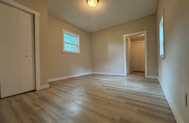 Recently Remodeled 1 bedroom 1 bathroom Home!! - 1064 East Blaine Street, Springfield, MO 65803