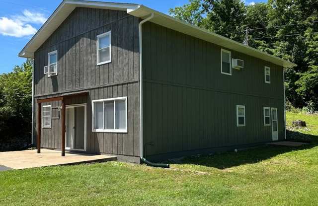 3 Bed 1 Bath in Grand Rivers Gallery 2