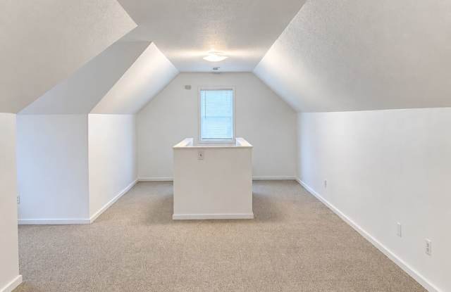 Spacious 6 Bedroom 2 Bathroom Home in Minneapolis!! Gallery 3