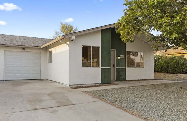 1992 West Oakland Avenue - 1992 West Oakland Avenue, Hemet, CA 92545