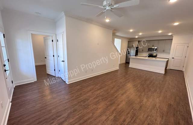 3BR/3.5BA Stand Alone House in South Grove Gallery 4