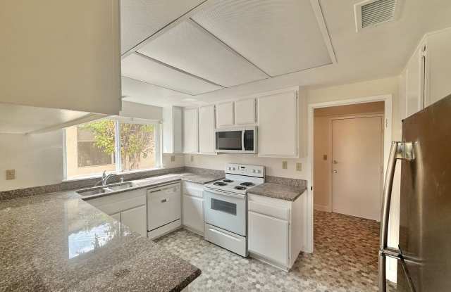 Quiet Cul-de-Sac Home with Fresh Updates & Community Pool Gallery 4