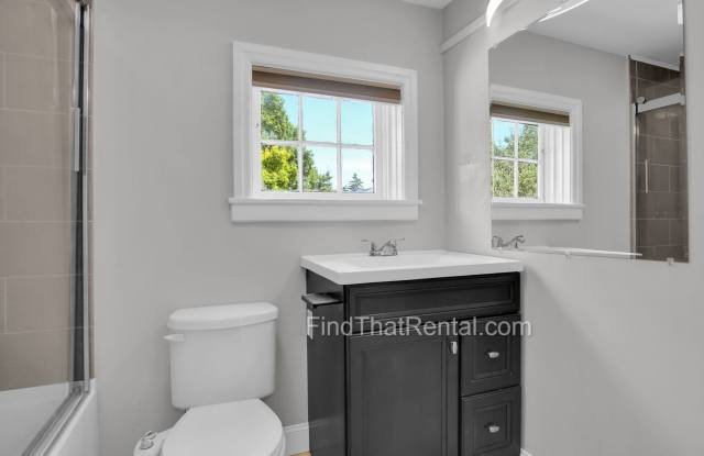 Cat-Friendly Spacious and Bright Downtown Carlisle Historic Home for Rent Gallery 3