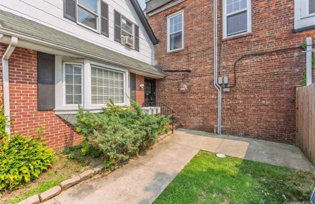 295 Railroad Avenue photos photos