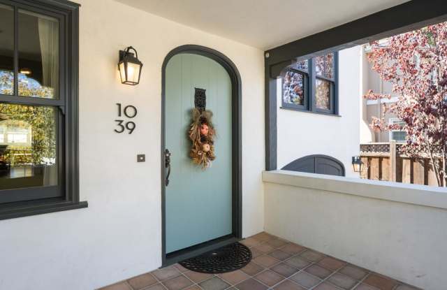 1039 University DR Gallery 4