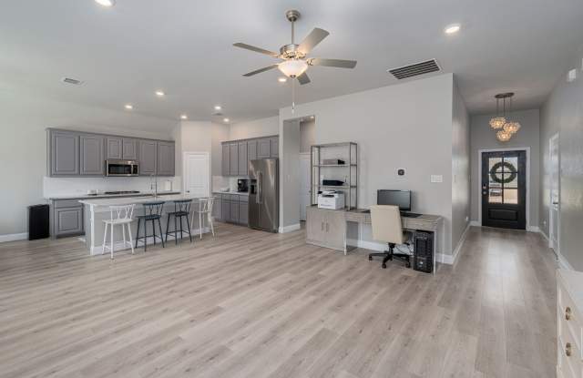 4104 Mockingbird Lane Gallery 3