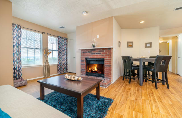 Oak Tree Park Apartments Gallery 4