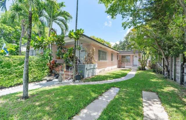 1612 SW 23rd St photos photos