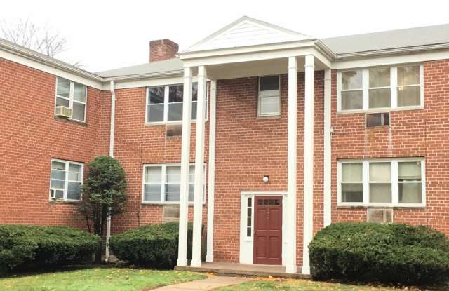The Executive Sky View Condo (HEAT + HOT Water  Included) Gallery 1