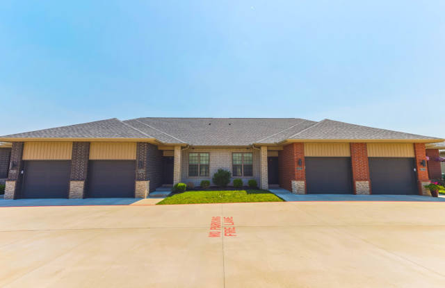 NEW LUXURY 2 BED 2 BATH 1 CAR GARAGE DUPLEX Gallery 1