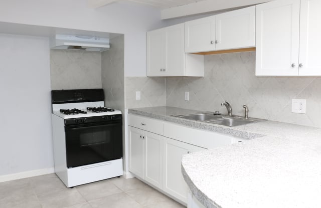 219 Lado De Loma Dr Unit B - 219 Lado De Loma Drive, Vista, CA 92083