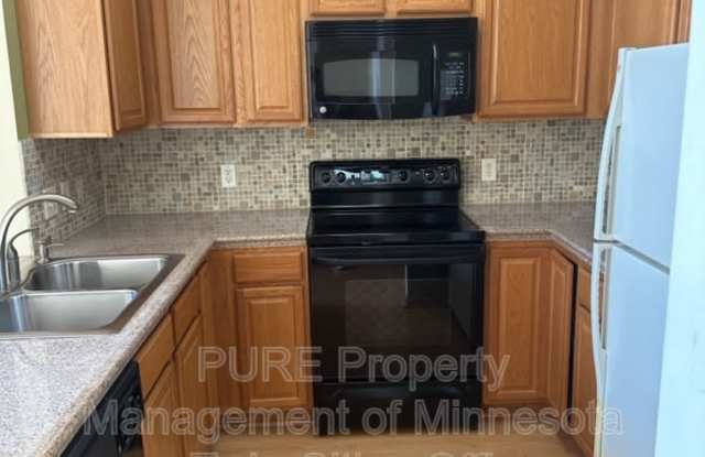 650 Kingfisher Ln - 650 Kingfisher Lane, Woodbury, MN 55125