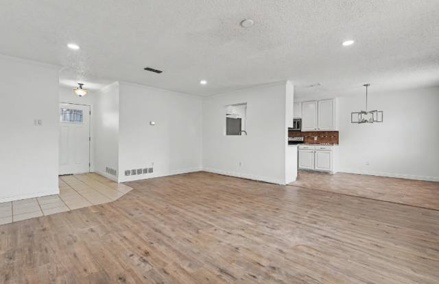 5521 Harvard St Gallery 4