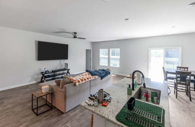 Simply Comfortable – 4BR Home in Edgewater at New Hampstead Gallery 4