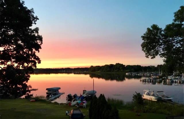 4542 Highway 61 N - 4542 North Highway 61, White Bear Lake, MN 55110