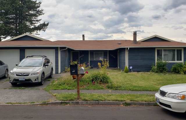 Super Spacious Duplex-Large Yard Too photos photos