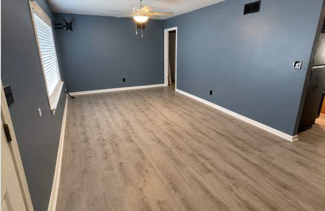 Section 8 Welcome | Spacious 4-Bedroom Home | Pet-Friendly Gallery 3