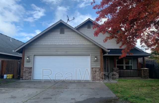 1443 SW Sturgeon Ct - 1443 Southwest Sturgeon Court, Grants Pass, OR 97527