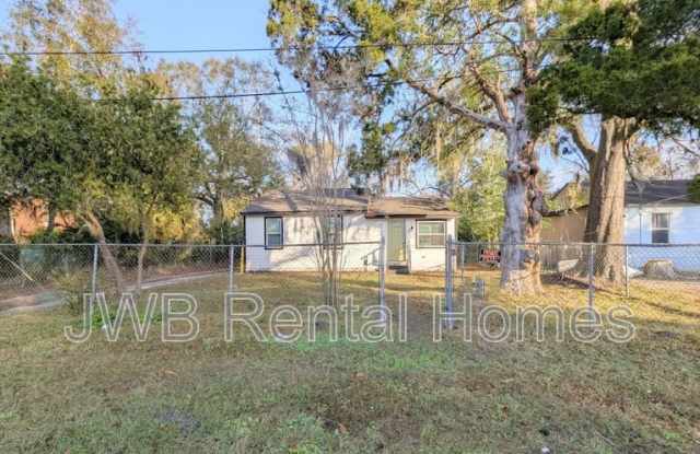 6135 Lynnwood Ave photos photos