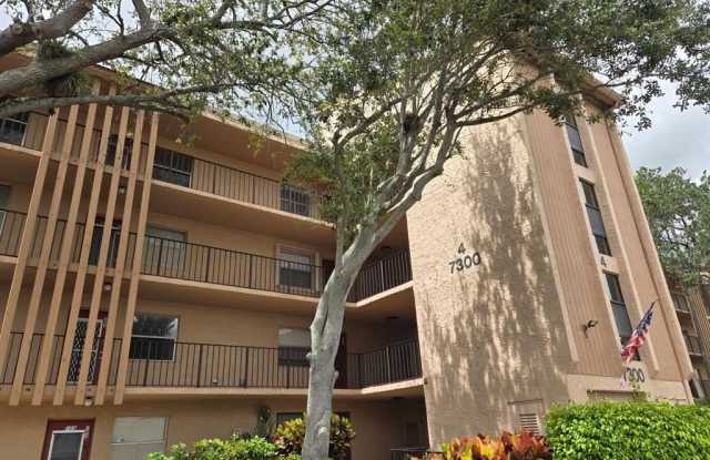 7300 Lake Circle Dr - 7300 Lake Circle Drive, Margate, FL 33063