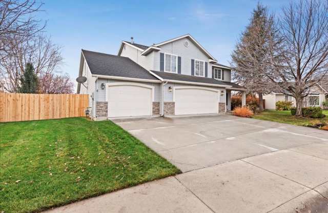 Beautiful NW Meridian Home with Privacy and Community Amenities - 4551 Hearst Drive West, Meridian, ID 83642