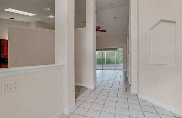 1430 Edgewater Drive Gallery 4