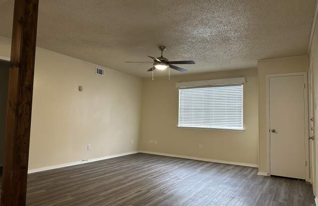 1004 Indian Trail - B Gallery 3