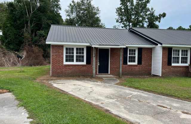 Convenient 2BR Duplex Minutes from Camp Lejeune Gallery 1