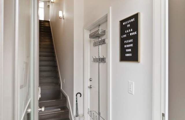 4Bd/3Ba Seattle Townhome Gallery 3
