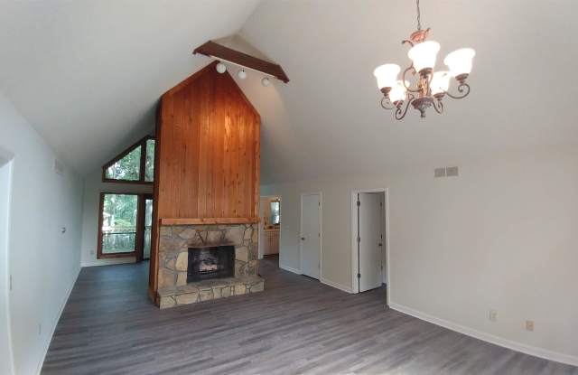 1832 Tree Top Court Gallery 4